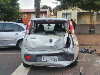 foto de Maringá; Casal em motocicleta é atropelado por caminhonete e motorista atinge carros estacionados e invade laboratório de hospital