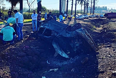 foto de Duas pessoas morrem e outras duas ficam feridas após capotamento na região