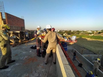 foto de Trabalhador sofre ferimentos graves ao cair de sobrado em construção