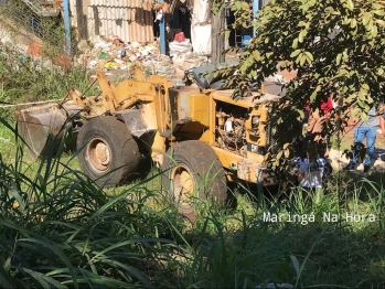 foto de Trabalhador de cooperativa de recicláveis morre após pá carregadeira capotar em Maringá