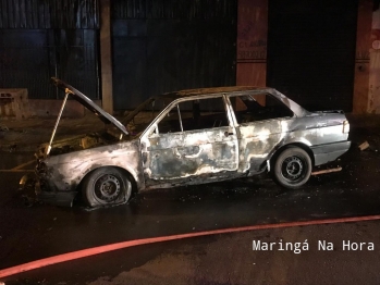 foto de Incêndio possivelmente criminoso destrói veículo em Maringá