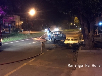 foto de Incêndio possivelmente criminoso destrói veículo em Maringá