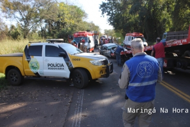 foto de Colisão frontal entre veículos na rodovia PR-323, deixa 06 pessoas feridas, entre elas uma gestante de 32 semanas