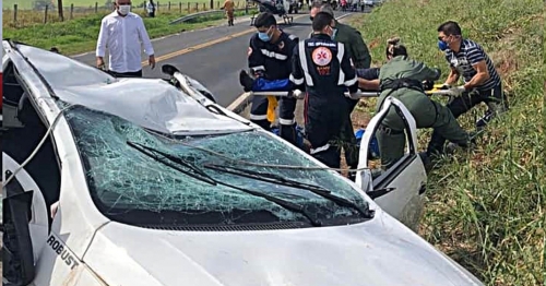 Motorista fica ferido após capotamento entre Iguaraçu e Astorga