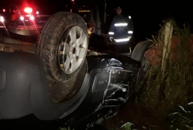 foto de Moça morre após bater carro contra poste na entrada da Vila Guadiana em Mandaguaçu