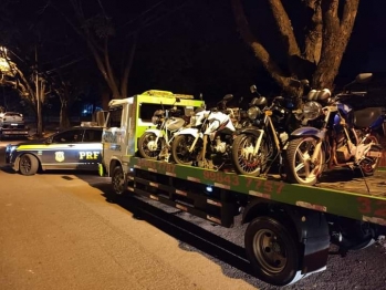 foto de 137 motociclistas multados e 37 motos recolhidas ao pátio durante blitz na Avenida Colombo em Maringá