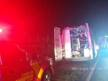 foto de Caminhoneiro fica três horas preso às ferragens após colisão entre carreta e caminhão