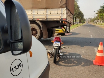 foto de Jovem é socorrido em estado grave após colidir moto contra carreta em Maringá