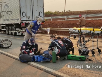 foto de Condutor de motocicleta sofre traumatismo craniano ao colidir com carreta na rodovia PR-323