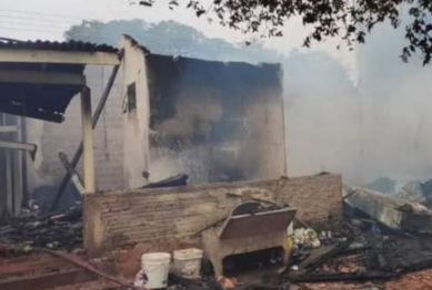 foto de Tragédia: mãe e dois filhos morrem após casa pegar fogo