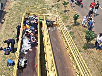 foto de Piloto e garupa morrem ao bater moto contra passarela na BR-376, em Mandaguaçu