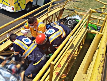 foto de Piloto e garupa morrem ao bater moto contra passarela na BR-376, em Mandaguaçu