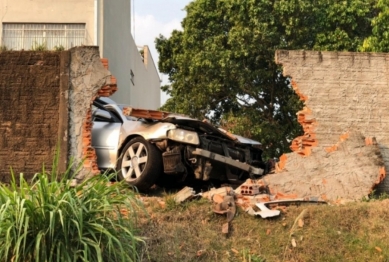 foto de Foragido que espancou namorada em Paiçandu sofre acidente e consegue fugir da polícia, em Guaíra