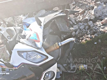 foto de Homem fica ferido ao bater moto de alta cilindradas em poste na marginal do Contorno Norte de Maringá