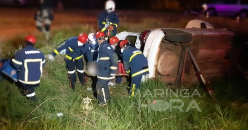 Capotamento na BR-376 em Mandaguaçu deixa duas pessoas feridas