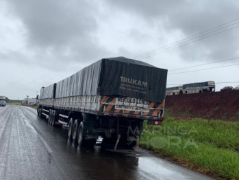 foto de Motorista morre carbonizado após colisão traseira entre carretas, em Maringá