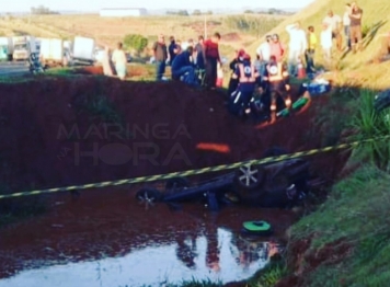 foto de Jovem morre após carro capotar e parar de ponta-cabeça em poça de água na rodovia PR-444