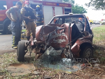 foto de Três pessoas ficam feridas após carro bater em árvore entre as cidades de Mandaguaçu e Ourizona