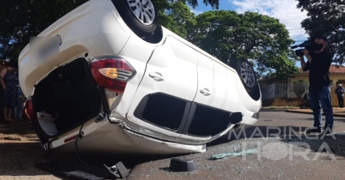 Colisão entre dois veículos deixa 2 pessoas feridas em Maringá