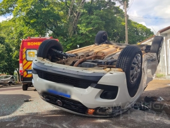 foto de Colisão entre dois veículos deixa 2 pessoas feridas em Maringá