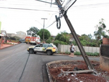 foto de Casal e criança morrem em acidente entre carro e caminhonete