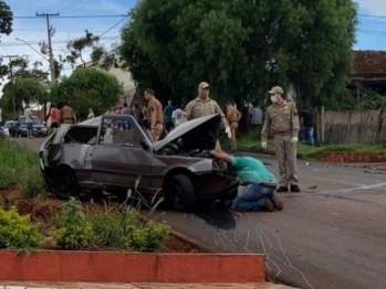 foto de Casal e criança morrem em acidente entre carro e caminhonete