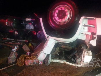 foto de Motorista morre após caminhão capotar entre as cidades de Santa Fé e Lobato