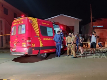 foto de Jovem é socorrido em estado grave após bater carro contra árvore