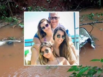 foto de Casal e duas filhas morrem após avião cair dentro de rio na área rural no Paraná