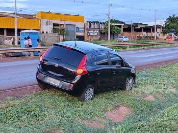 foto de Motorista perde controle de carro e bate contra outro veículo e no guard rail, em Paiçandu