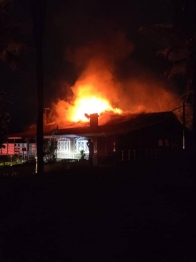 foto de Incêndio destrói parte de boate na Vila Operária, em Maringá