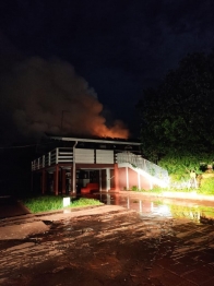 foto de Incêndio destrói parte de boate na Vila Operária, em Maringá