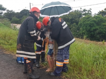 foto de Capotamento entre o Distrito de Iguatemi e a cidade Mandaguaçu deixa quatro pessoas feridas