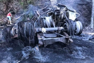 foto de Caminhoneiro morre carbonizado em acidente na região