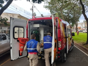 foto de Maringá; mulher capota carro ao bater em veículo estacionado em avenida