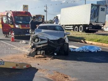 foto de Motorista morre após colisão envolvendo carro e carreta na BR-376, em Marialva