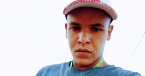 Jovem é assassinado a tiros na frente da casa de amiga em Marialva