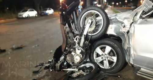 Acidente entre moto e caminhonete deixa jovem ferido em Maringá