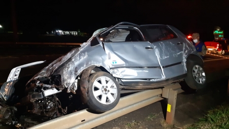 foto de Homem capota carro na rodovia entre Maringá e Iguatemi 