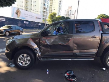 foto de Maringá; homem fica inconsciente em acidente envolvendo moto e caminhonete