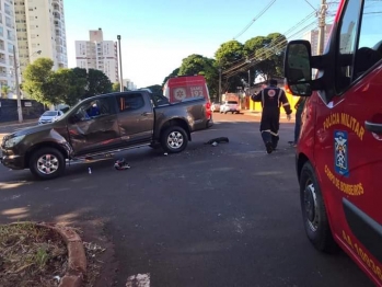 foto de Maringá; homem fica inconsciente em acidente envolvendo moto e caminhonete