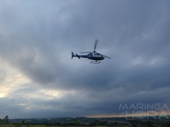 foto de Carro cai em ribanceira e duas pessoas ficam feridas na BR-376