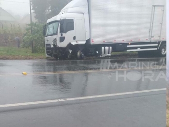 foto de Colisão frontal entre caminhão e carro mata casal na BR-376