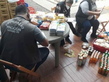 foto de Após denúncia, Mercado é autuado em razão da venda de produtos impróprios para o consumo em Sarandi 