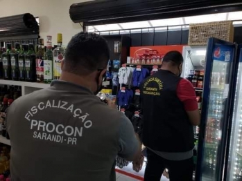 foto de Após denúncia, Mercado é autuado em razão da venda de produtos impróprios para o consumo em Sarandi 