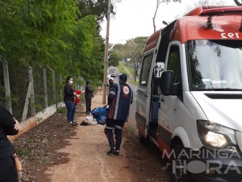 foto de Carro capota na Avenida Alziro Zarur e mulher fica ferida em Maringá