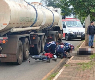 foto de Após sofrer queda de bicicleta idoso tem pé esmagado por carreta