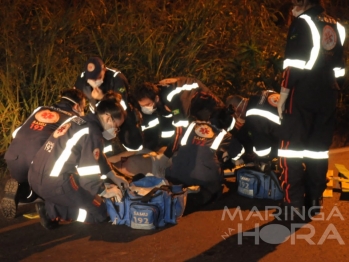 foto de Carro invade pista contrária e bate em 4 motociclistas no Contorno Sul de Maringá