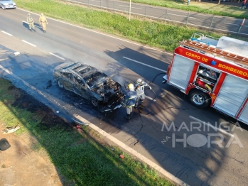 foto de Carro pega fogo na rodovia BR-376, no Jardim São Domingos