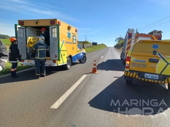 foto de Colisão traseira entre carro e caminhão deixa mulher ferida na BR-376